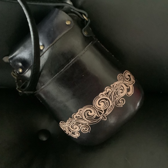 Black Cat Leather Crossbody Bag - Picture 15 of 15